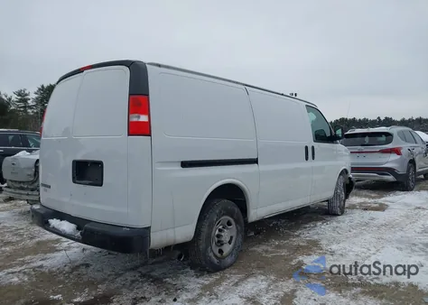 2017 Chevrolet Express 2500 Work Van z USA, uszkodzony, nr VIN 1GCWGAFF6H1178721